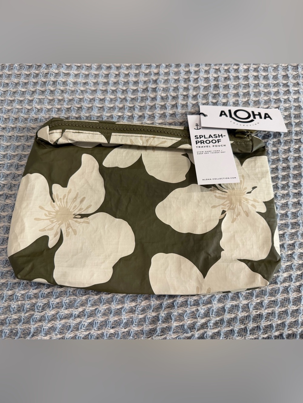NWT Aloha Collection Reversible Small Pouch - Picture 2 of 3